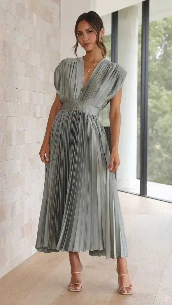 Fada | Vestido plisado con escote profundo