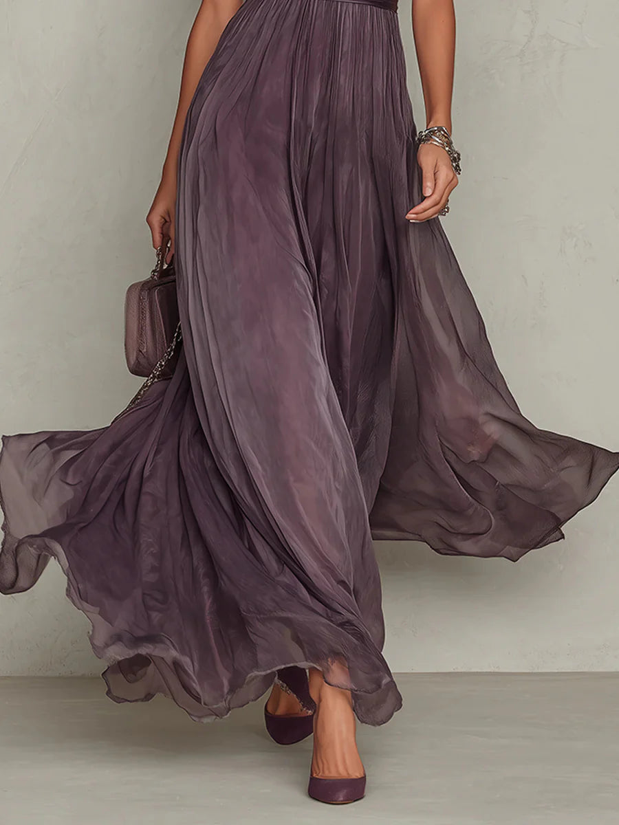 Vestido largo de gasa morado con escote en forma de ojo de cerradura y ribete de encaje.
