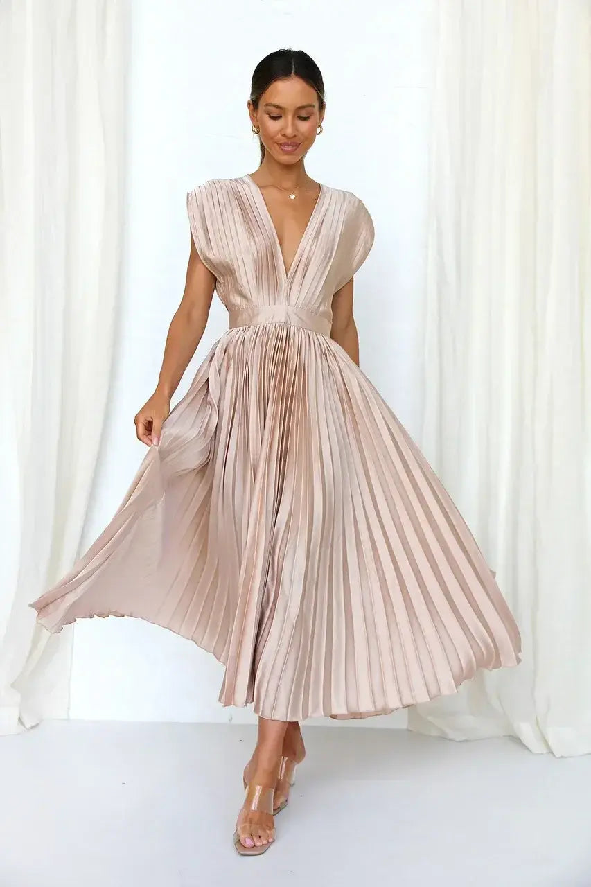 Fada | Vestido plisado con escote profundo