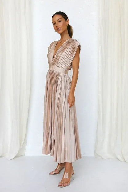 Fada | Vestido plisado con escote profundo