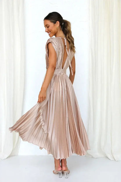 Fada | Vestido plisado con escote profundo