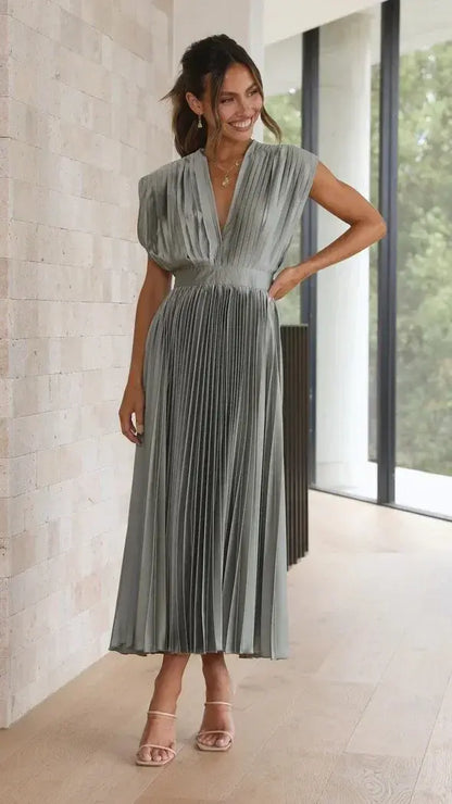 Fada | Vestido plisado con escote profundo