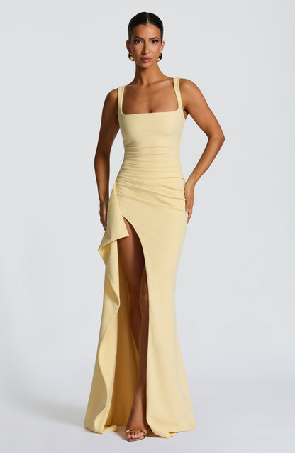 VESTIDO LARGO SATINADO CON ESCOTE CUADRADO Y ABERTURA